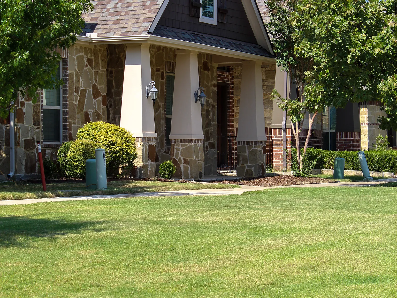 3 bed, 2.5 bath, 2573 sqft, $3,000 — Photo 2