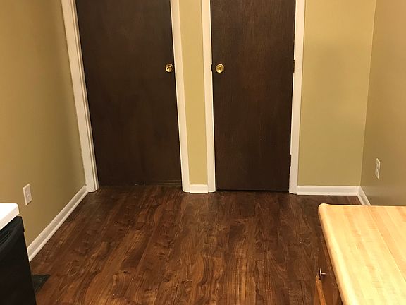3rd image of 853 Heather Ct