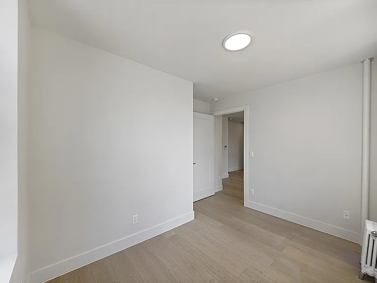 304 10th St #6 — Photo 12