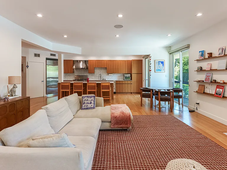 723 Westmount Dr #106 — Photo 4