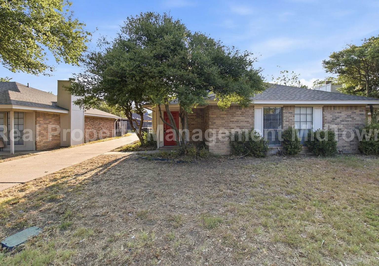 Charming 2-Bedroom Home in a Convenient Arlington Location — Photo 1