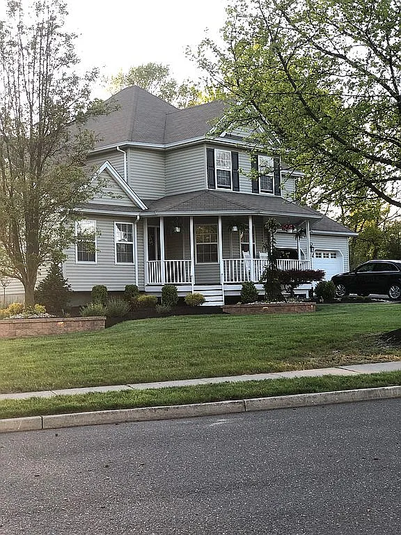 12 Pepperidge Ct photo 1