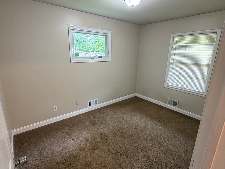 8925 Goodman St — Photo 8