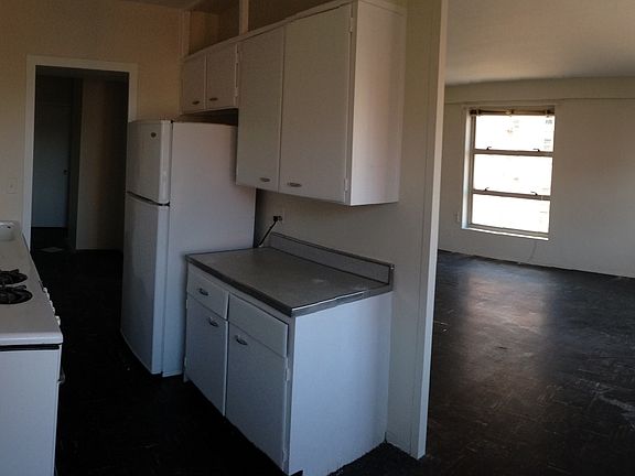 3rd image of 80 La Salle St APT 14B