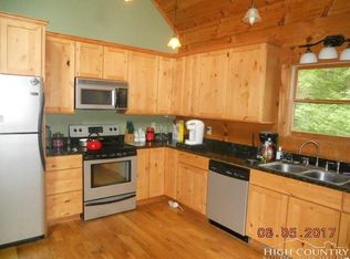 210 Wayside Ct, Seven Devils, NC 28604