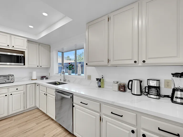 535 N Cerritos Ave — Photo 33