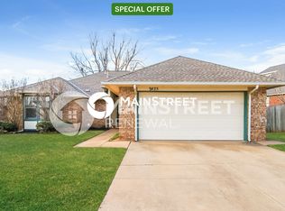 2425 E Hills Dr, Moore, OK 73160