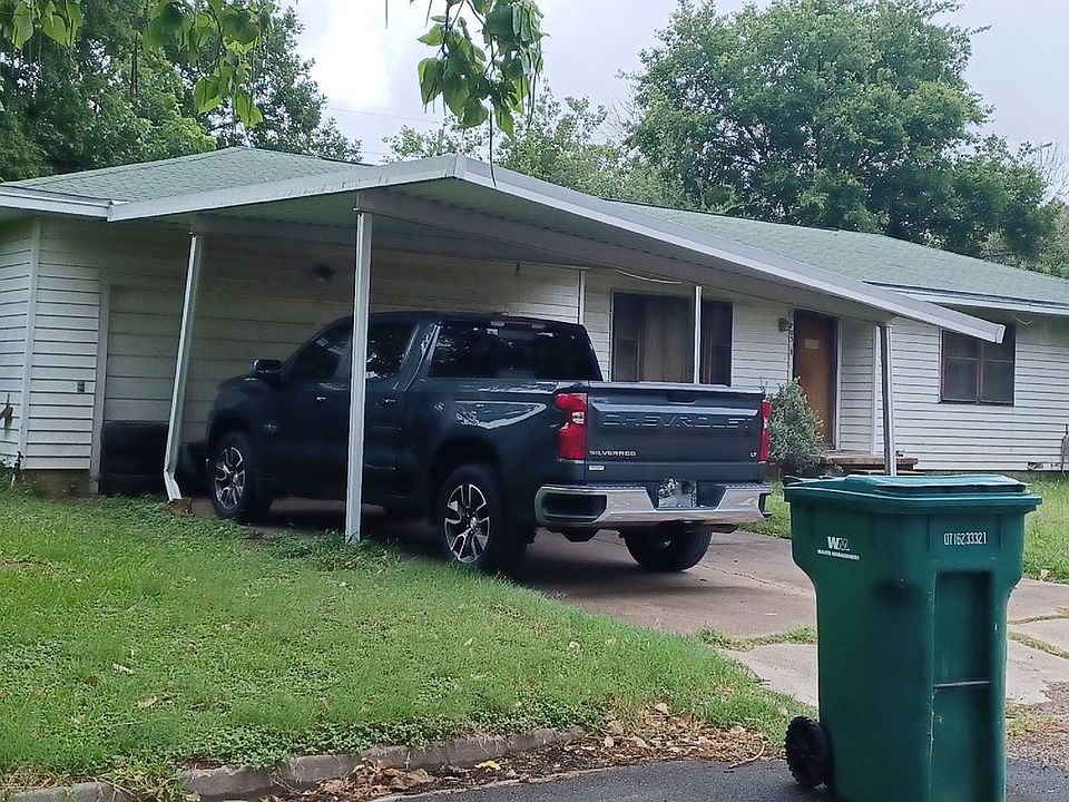 2nd image of 703 N Joyce St