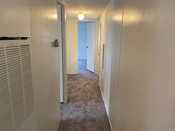 5th image of 26 Crown Cir