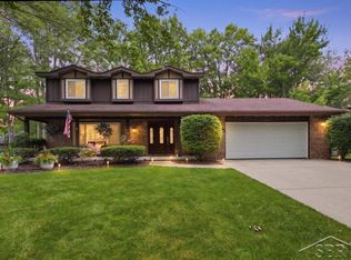 5801 Lamplighter Ln, Midland, MI 48642
