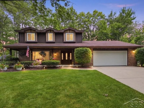 5801 Lamplighter Ln, Midland, MI 48642