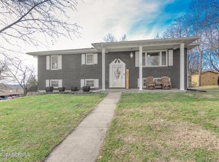 1422 Summit View Dr, Holts Summit, MO 65043