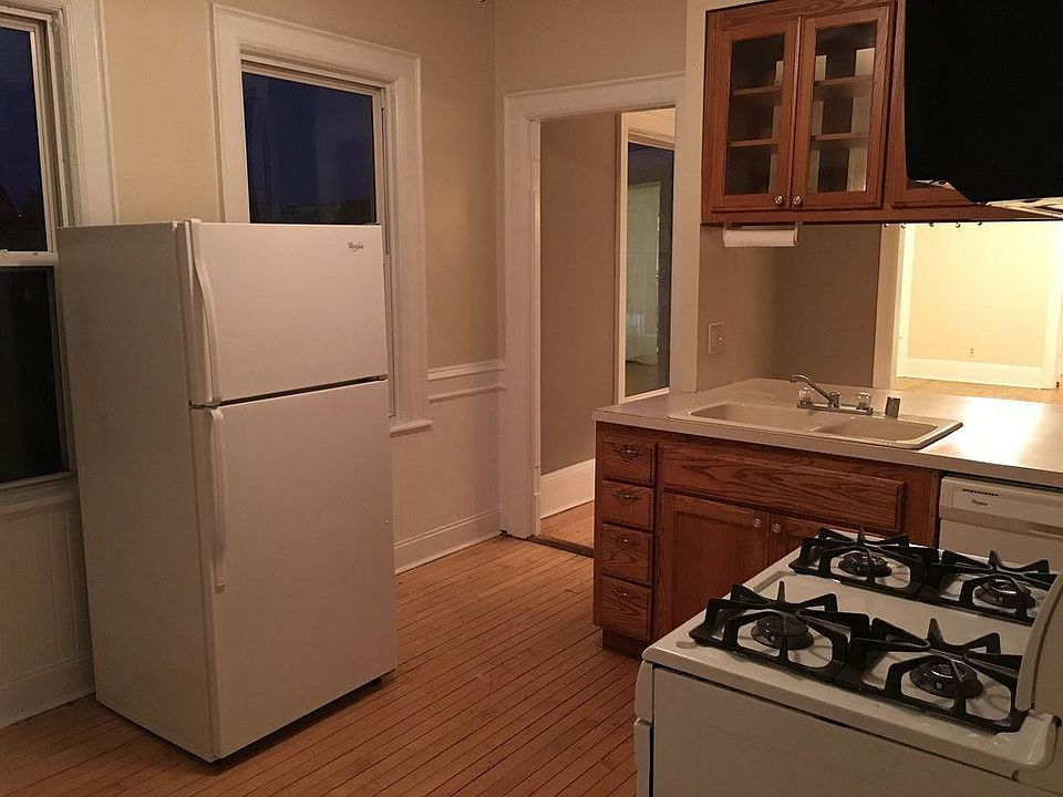 Kitchen (also has pantry not pictured)