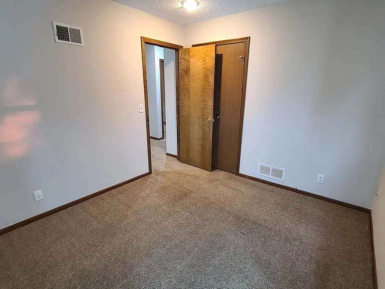6708 W 150th St — Photo 13