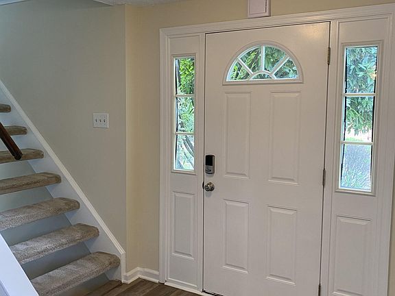 3rd image of 16134 Henderson Ln