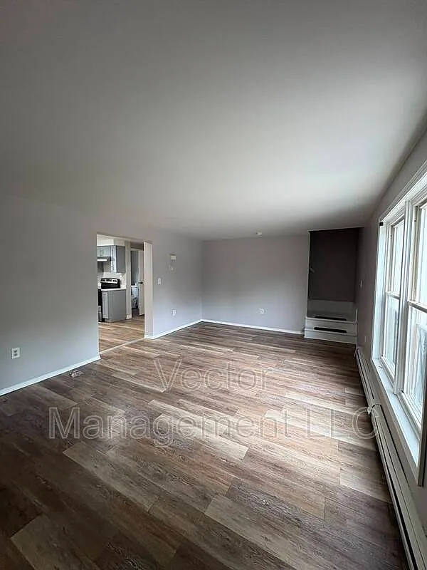 3 bed, 1.5 bath, 1404 sqft, $2,250 — Photo 3