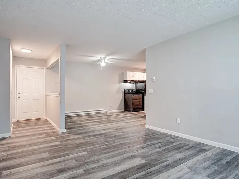 Point Place Apartments — Photo 18