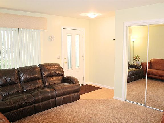 4th image of 41329 Wessel Dr