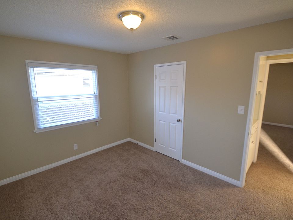 2nd image of 1049 W Grondahl St