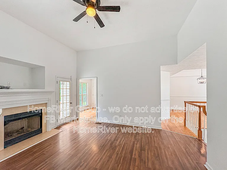 72 Elaine Dr — Photo 3