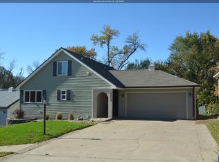 3113 S Nicollet St, Sioux City, IA 51106