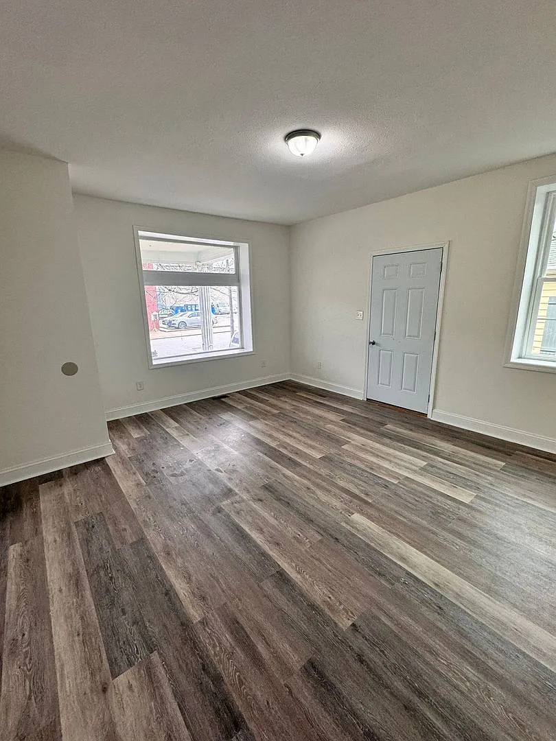 616 Bellaire — Photo 4