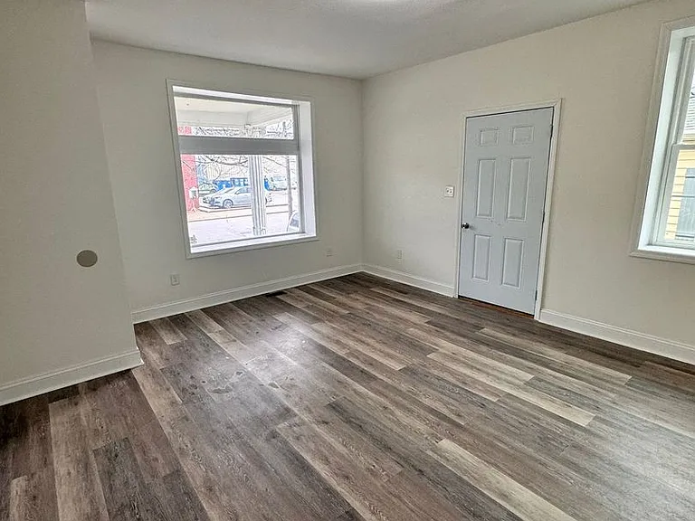 616 Bellaire Ave — Photo 4