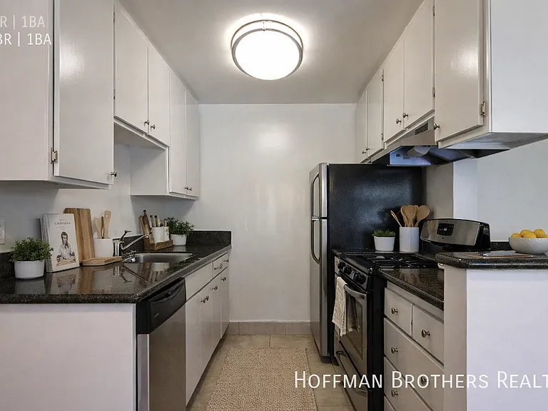 1808 N Harvard Blvd #17 — Photo 2