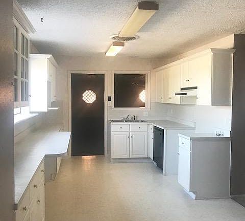 3rd image of 606 Avenue J SE