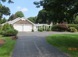 1409 S Gables Blvd, Wheaton, IL 60189