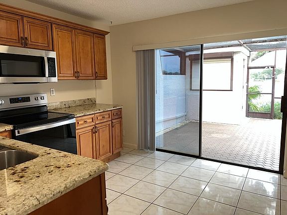 5th image of 3094 Bermwood Ln #237