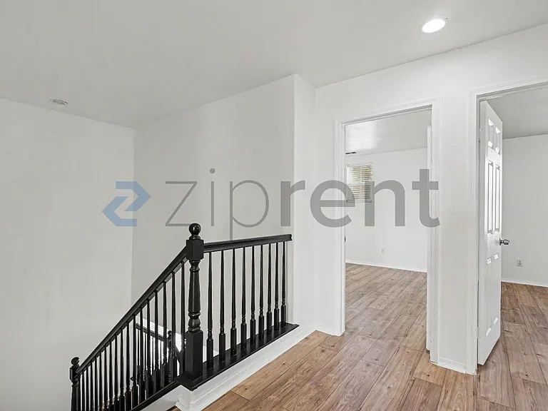 1854 Bankstown Way — Photo 36