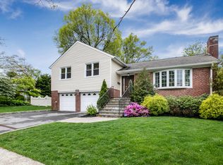 2 Burns St, Hartsdale, NY 10530