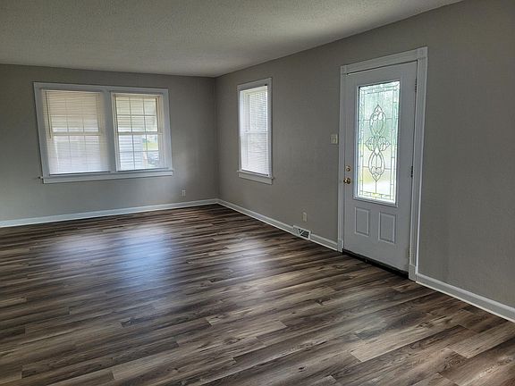 3rd image of 1159 E Lorena Ave
