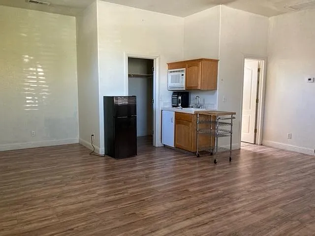 1858 N Filbert Ave — Photo 5