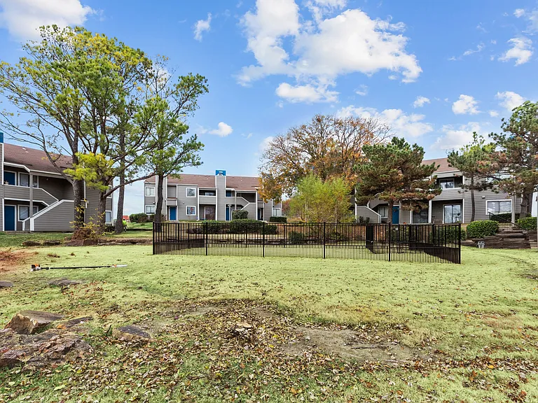Silver Springs Apartments — Photo 30