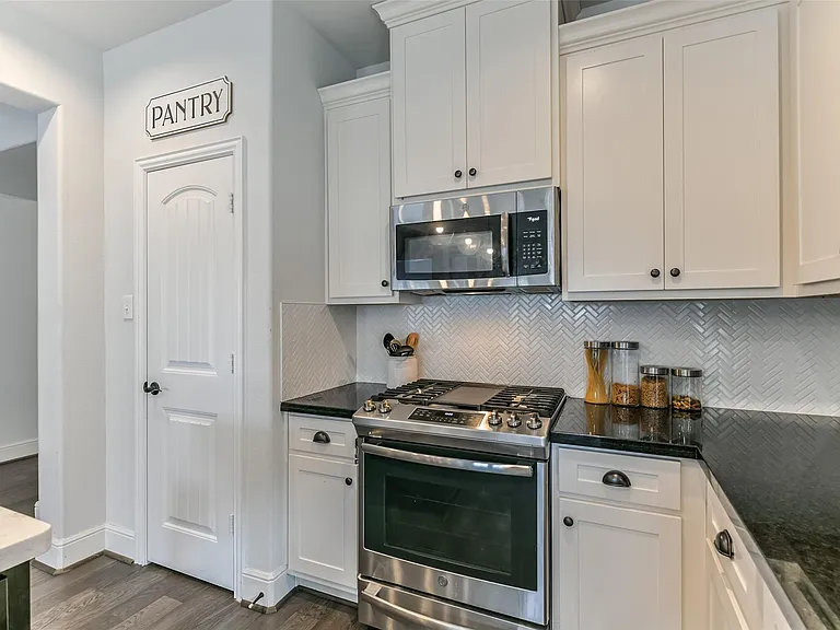 1316 Graham Trace Ln — Photo 8