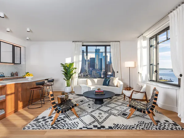 110 Charlton Street image 1 of 4