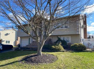 303 Avenue B, Ronkonkoma, NY 11779