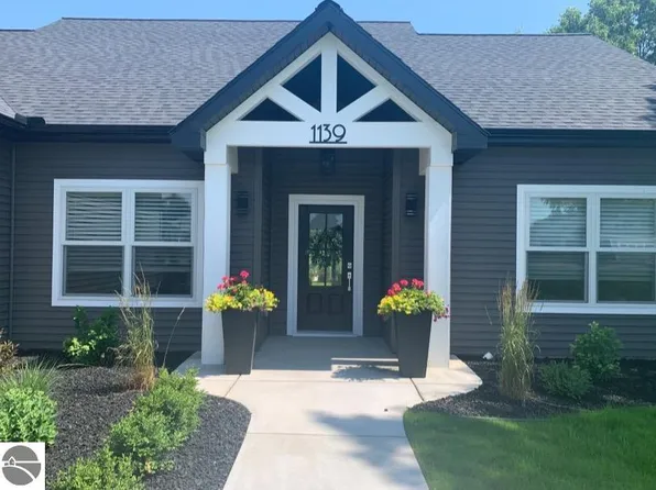 1139 Fairway Dr, Weidman, MI 48893