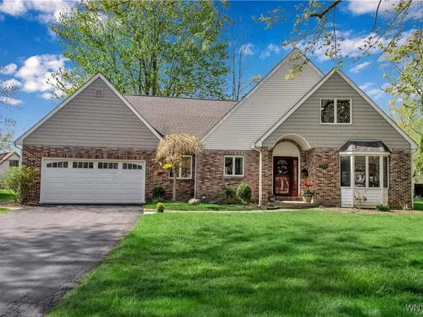 122 Huntington Ct, Williamsville, NY 14221