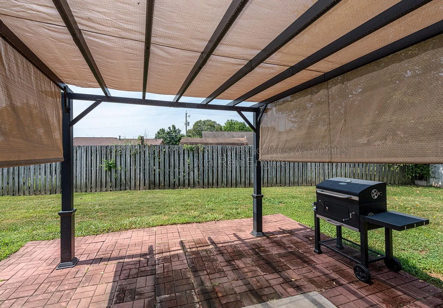3 bed, 2.0 bath, 1260 sqft, $1,995 — Photo 3