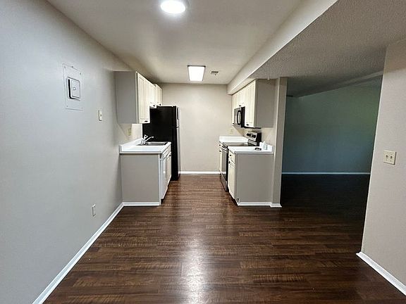 2nd image of 1608 Cottonwood Dr APT 6