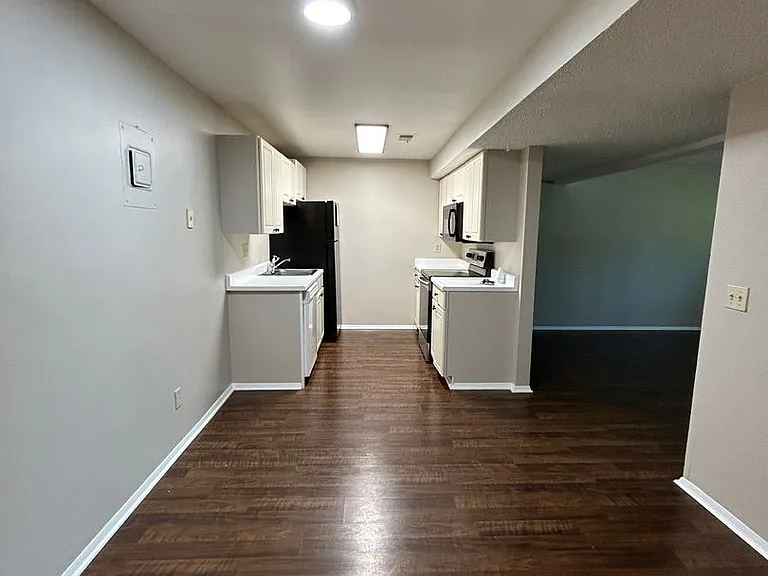 1608 Cottonwood Dr #6 — Photo 2