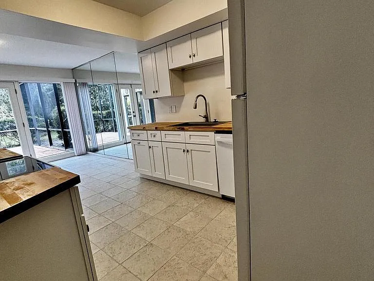 9787 Sawgrass Dr E — Photo 7