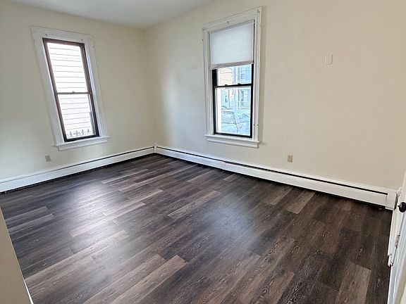 4th image of 1639 Newport Ave APT 1B