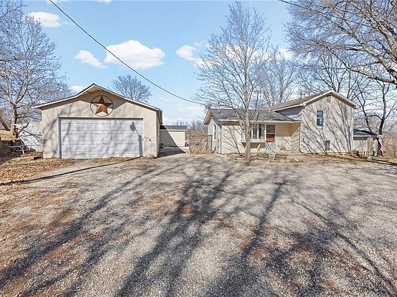 3rd image of 29870 Lookout Rd