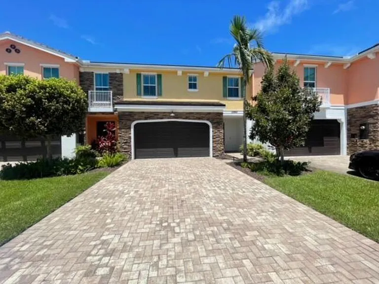 12885 Trevi Isle Dr — Photo 1