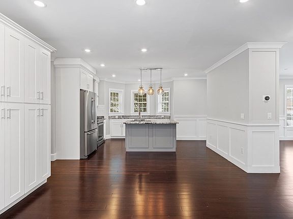 4th image of 32 Jackson Rd #A