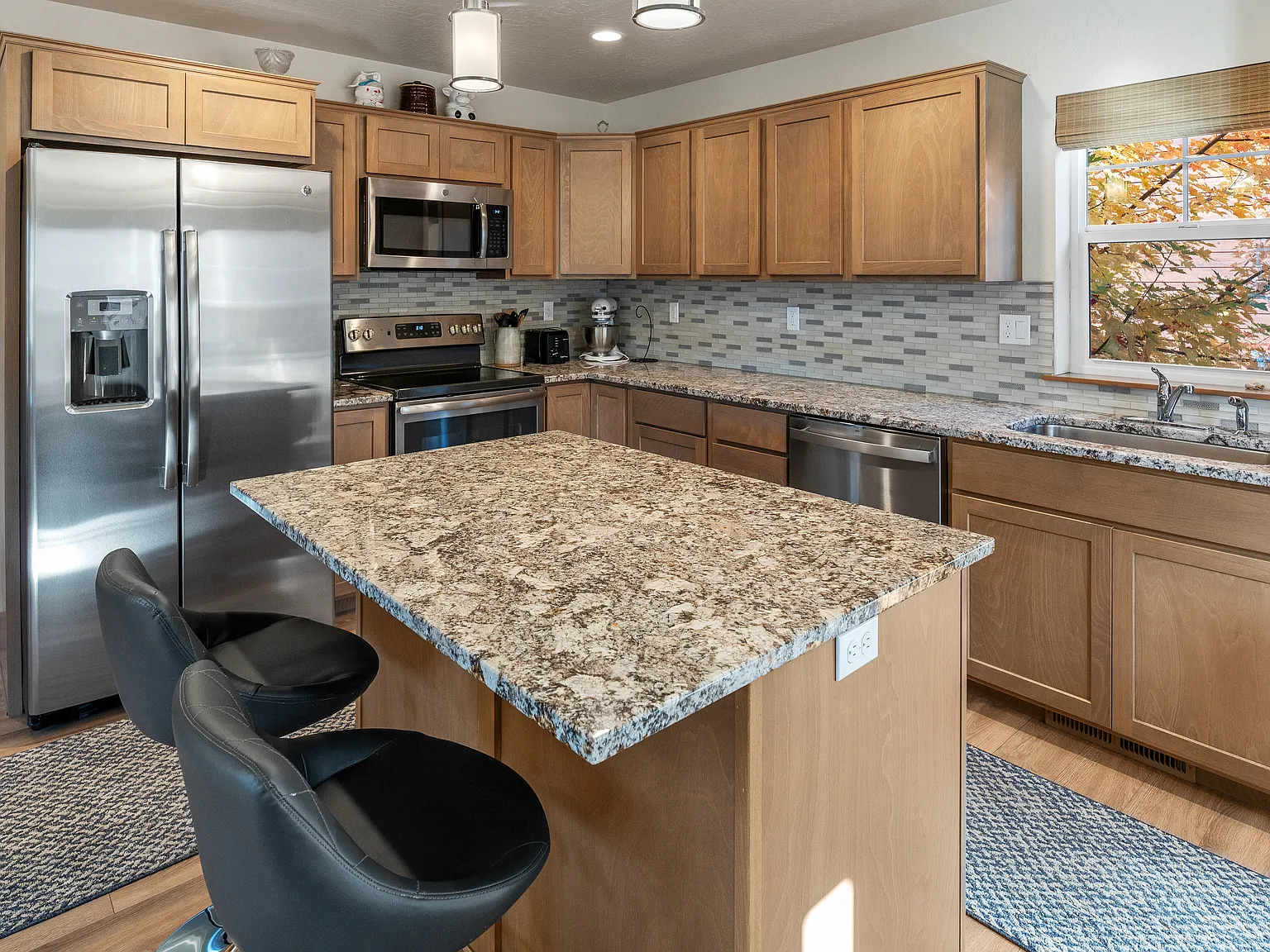 3 bed, 1597 sqft, $2,450 — Photo 3